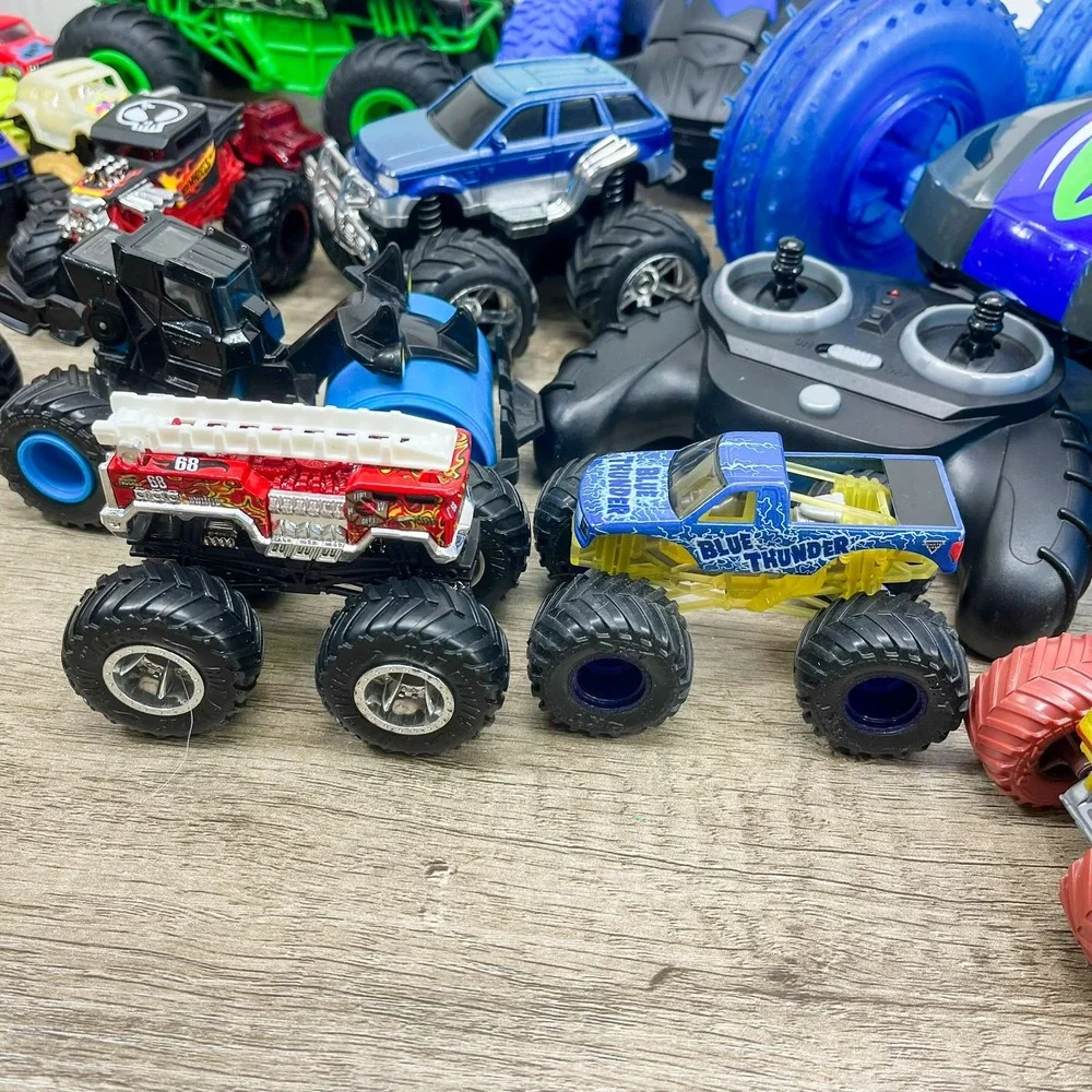 Monster Jam Truck Lot Grave Digger Blue Thunder RC Stunt Cars Hot Wheels 15pc